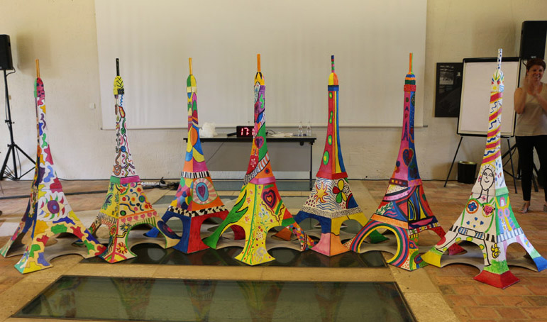 Team-building artistique Œuvre collective sur Tour Eiffel géante